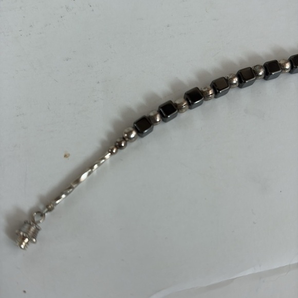 Bracelet alternating cubes hematite and silver beads with barrel clasp close - Picture 4 of 12